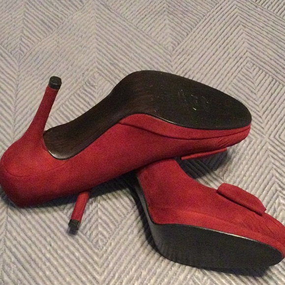 Stuart Weitzman size 7.5 red suede heels for women - Picture 6 of 11